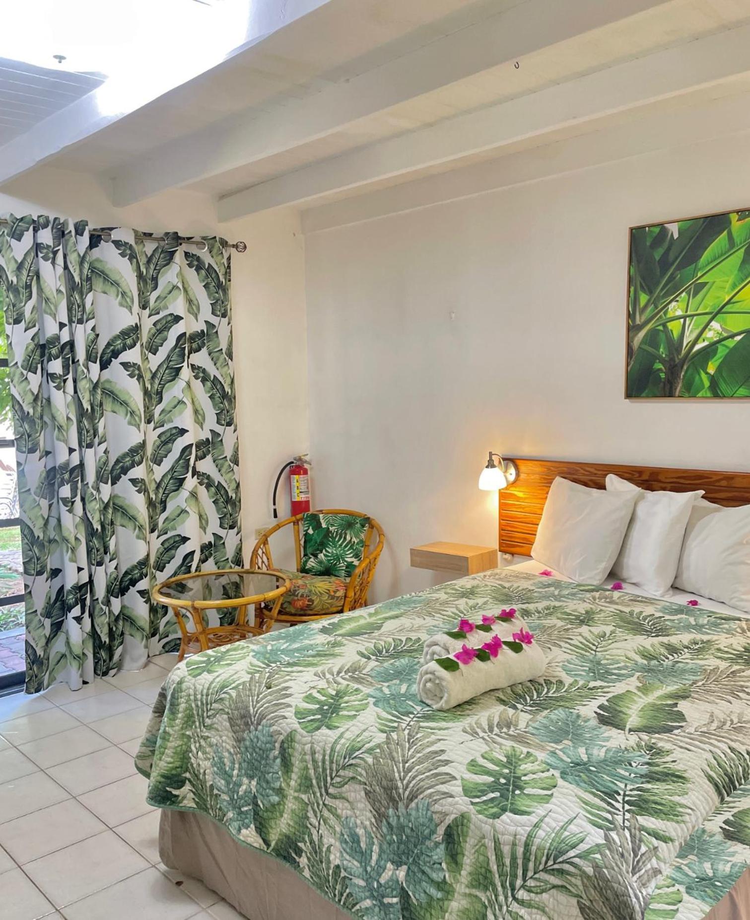 Bananaquit Tobago -Stay Near The Beach Crown Point Exterior photo