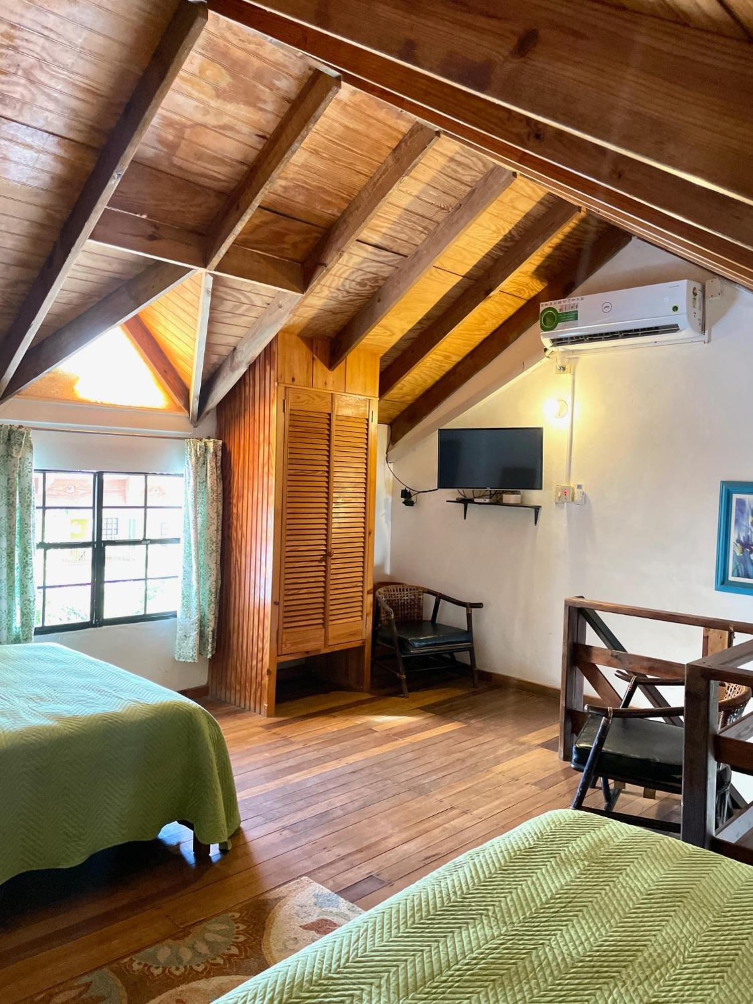 Bananaquit Tobago -Stay Near The Beach Crown Point Exterior photo