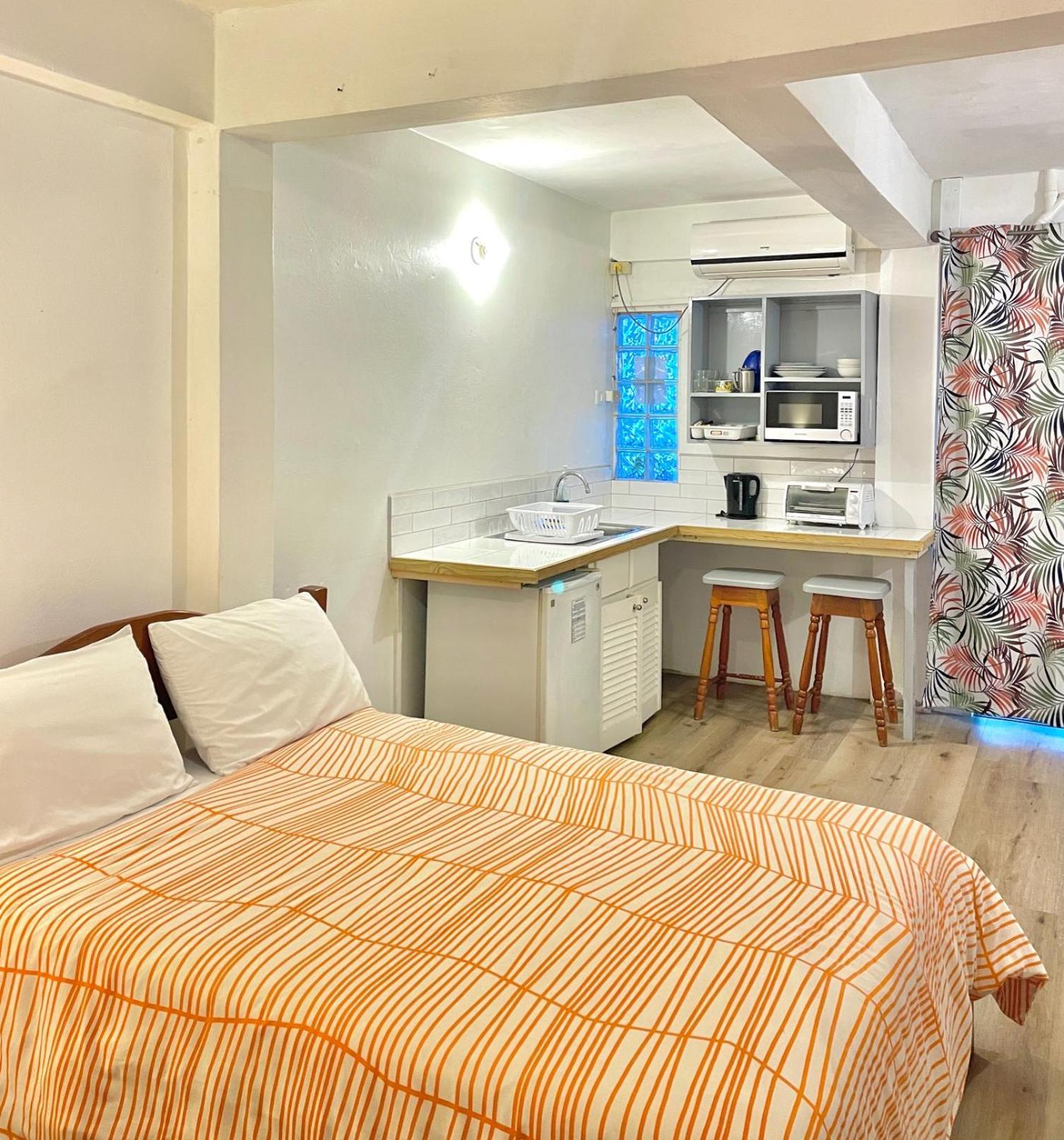 Bananaquit Tobago -Stay Near The Beach Crown Point Exterior photo
