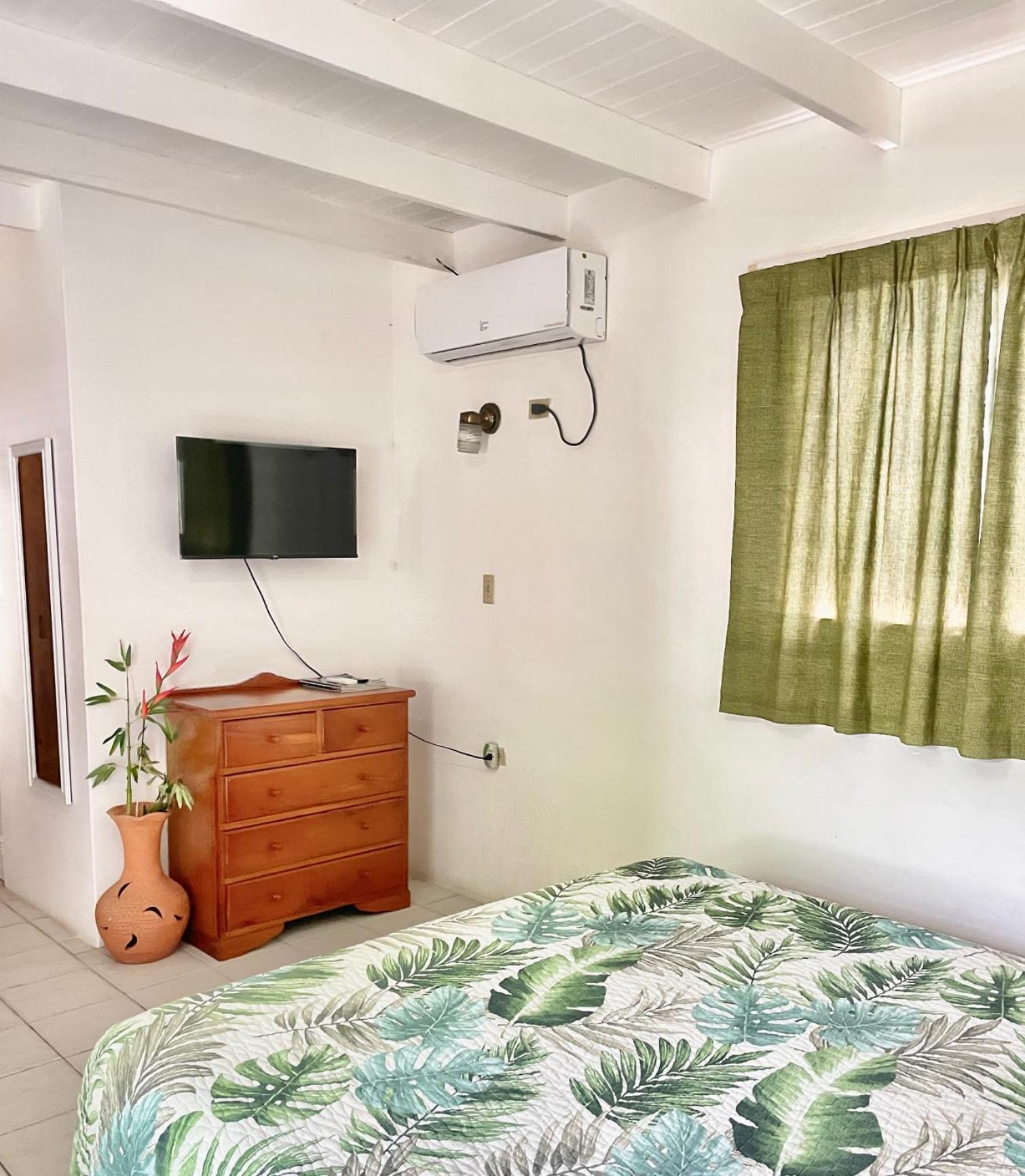 Bananaquit Tobago -Stay Near The Beach Crown Point Exterior photo